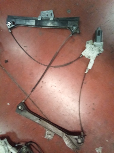 Elevalunas delantero derecho 3p Mercedes clk w209 '04