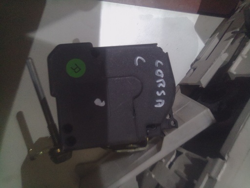 Cinturon delantero izquierdo opel Corsa c '03