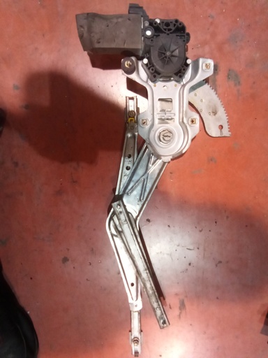 Elevalunas delantero derecho alfa Romeo 166 '99