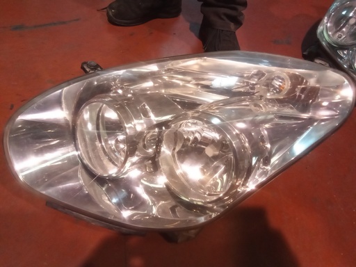Faro delantero izquierdo Opel combo '13