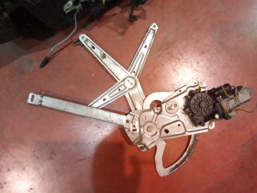 Elevalunas delantero derecho BMW serie 3 e21 '98