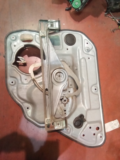 Elevalunas trasero izquierdo Volvo s40 '04