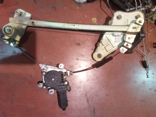 Elevalunas delantero izquierdo Hyundai coupe '99