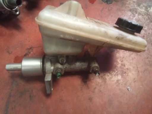 Bomba de freno Opel vivaro 2.5 dti '05