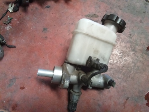 Bomba de freno Kia magentis 2.0 i '01