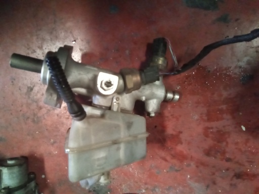 Bomba de freno Mercedes clk w209 2.3i '02