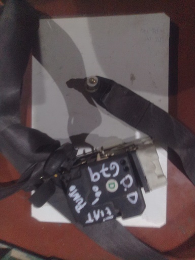 Cinturon delantero derecho fiat punto '00