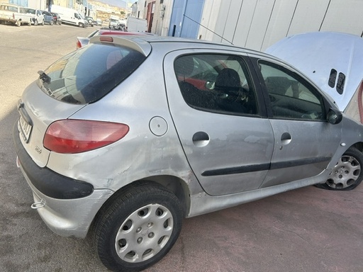 [G-KFW] 0564 PEUGEOT 206 1.4i 2002