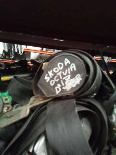 Cinturon delantero izquierdo skoda octavia '00